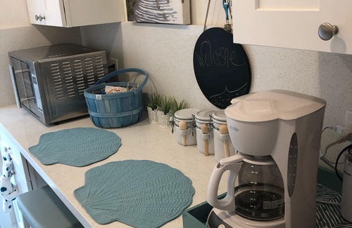 Hollywood South Central Beach Apartment | Newer Reno 2nd Floor Studio, Steps to Beach, Heated Pool, Gated Assigned Parking