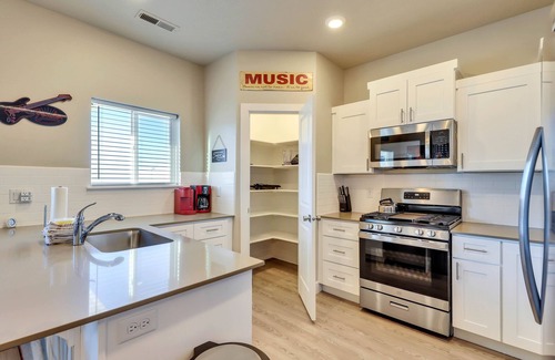 Cedar City House | Newer townhome in Cedar City, 3 bdrm/2 bath 2 level private home
