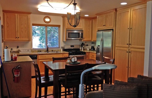 Yosemite West House | *NEWER Yosemite Inverness House* with Central Air and Heat Inside Yosemite Park