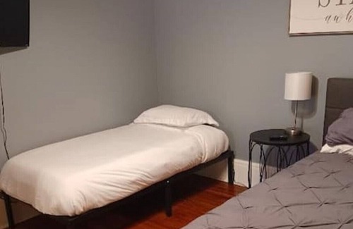 Columbus Park House | Newest KC Unit 3 · Entire Building Downtown- sleeps 16!