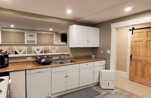 Bristol Condo | Newfound Lake Charming 2-bedroom condo AC & WiFi Bristol NH