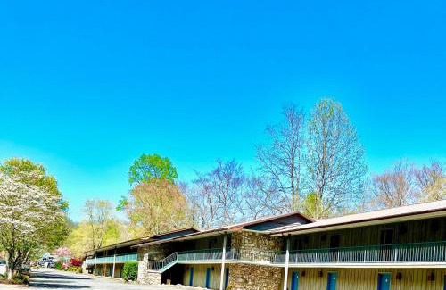 Cherokee Hotel | Newfound Lodge on the river