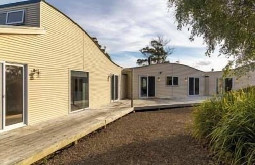 Dover House | NewHaven, private retreat overlooking Dover Bay