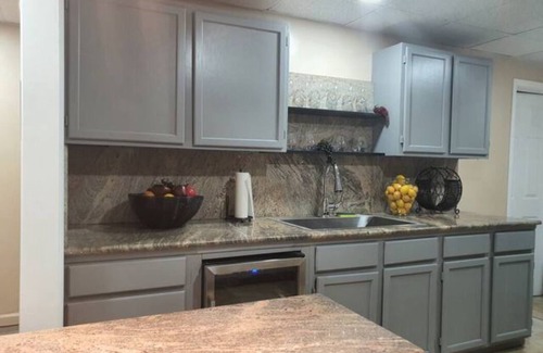 Lamar Heights Area House | Newland Comfortable Roomy Home 5 bedrooms, 2 bath