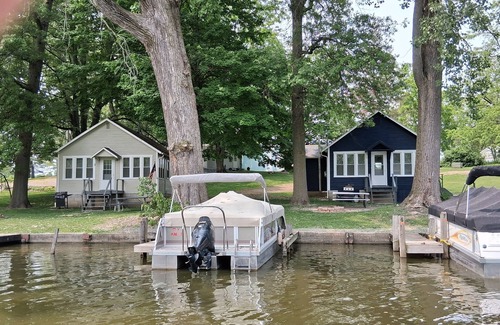 Lakeview Cottage | Newland's Resort: Cozy Channel Front Cottage #2 on Indian Lake with a boat dock