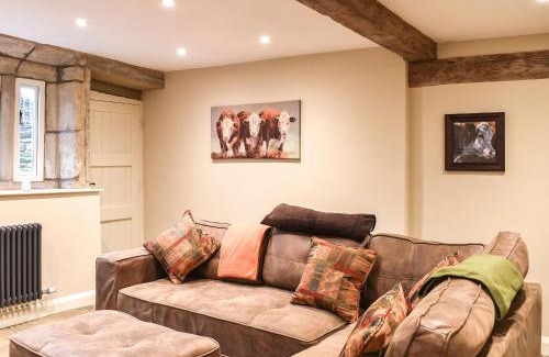 Halifax House | Newlands Farm Cottage Halifax