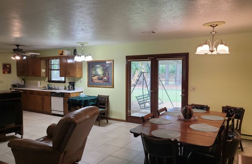 Lakeview House | Newlands Peaceful Escape family holiday home close to White River and Boat Dock.