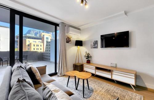 Claremont Apartment | Newlands Peak Modern 1BR - Pool Gym Workspaces