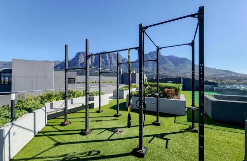 Claremont Apartment | Newlands Peak Modern 1BR - Pool Gym Workspaces