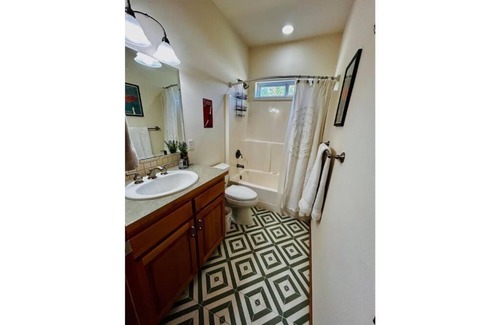 Oak Harbor Apartment | Newley Remodeled on Golf Course