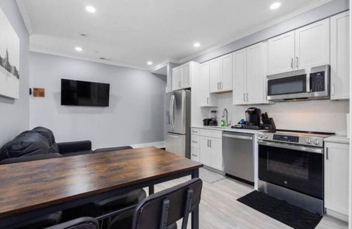 Kingman Park Apartment | NewLuxCondo 2bed+Laundry+Parking