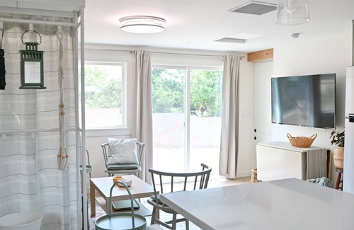 Oak Park House | Newly Built 1-Bedroom Hidden Gem