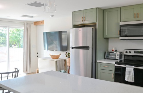 Oak Park House | Newly Built 1-Bedroom Hidden Gem