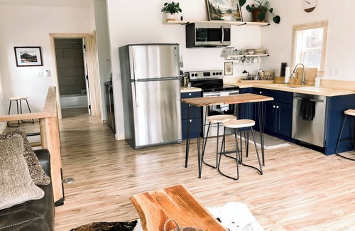 Sandpoint House | Newly Built 1-bedroom house w/deck, W/D, full kitchen, WiFi in SANDPOINT