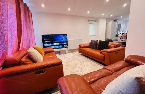 Stone House | NEWLY BUILT 2 BEDROOMS SERVICE APARTMENT in DARTFORD