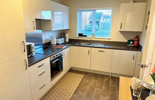 Newcastle-upon-Tyne House | Newly Built 3BR Gem:King Beds, Fast Wi-Fi, Free Parking, Close to Airport & City