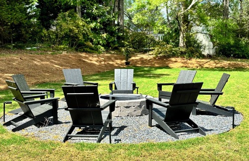 Watkinsville House | Newly Built 5 BR, 6 Miles to UGA, Fire Pit, Sauna, Game Room.