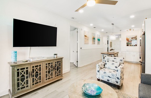 Gulf Place Condo | Newly built condo with WiFi, shared pools, hot tub, & private beach access