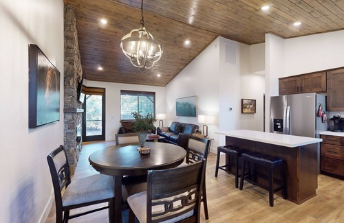 Torreon Condo | Newly built condo with gas fireplace, mountain views, deck, central AC