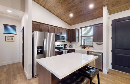 Torreon Condo | Newly built condo with gas fireplace, mountain views, deck, central AC