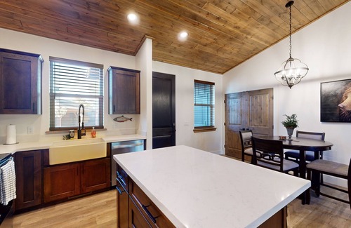 Torreon Condo | Newly built condo with gas fireplace, mountain views, deck, central AC
