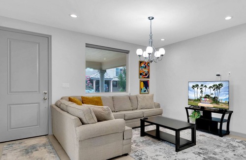 Brownsville House | Newly Built Contemporary Villa