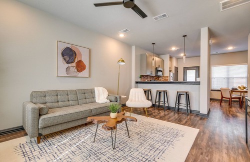 College Station Condo | Newly Built 'Corner Hideaway' 3 Mi to Texas A & M