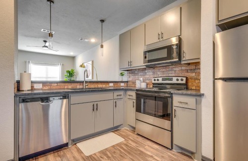 College Station Apartment | Newly Built Corner Hideaway 3 Mi to Texas A and M