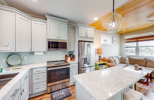 Mexico Beach House | Newly built, cottage with historical details, WiFi & central AC - steps to beach