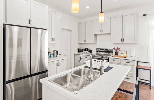 Cannifton House | Newly Built Cozy 3BR in Belleville ~ Family Retreat ~ Near Bay of Quinte