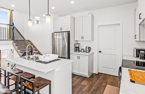 Cannifton House | Newly Built Cozy 3BR in Belleville ~ Family Retreat ~ Near Bay of Quinte