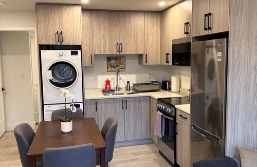 Sunset House | NEWLY BUILT Cozy Central 2-BR Hidden Gem