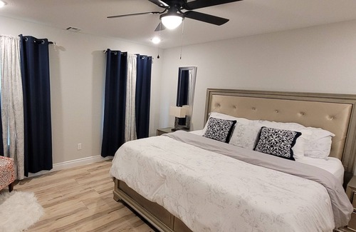 Joplin House | Newly Built Cozy Retreat close to shopping and restaurants