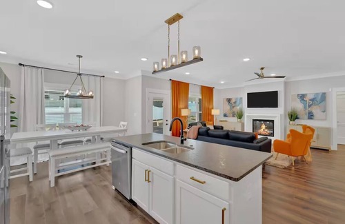 Knoxville House | Newly built, fully equipped Knoxville home for 10!