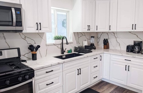 Simi Valley House | Newly built guest house with full kitchen and washer/dryer