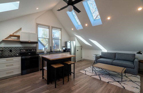Baker House | Newly Built Guest House - Baker Neighborhood