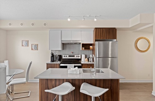 Aldershot House | Newly Built Home ~ Burlington ~ Comfort ~ Cozy