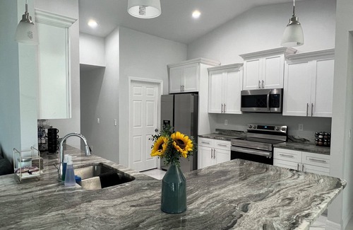 Sunshine House | Newly built home near SWIFlorida airport