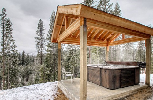 Ardenvoir House | Newly-built home with hot tub, wraparound deck, and forest views - dogs OK