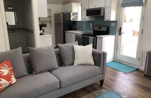 Allandale House | Newly built, International Modern Guest Home w/laundry & gym in Central Austin