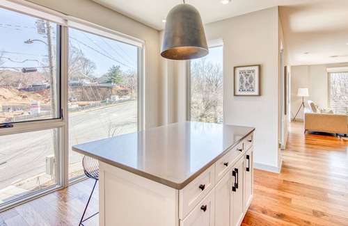 Historic Montford Apartment | Newly built loft near downtown with WiFi, rooftop deck, gas grills & city views