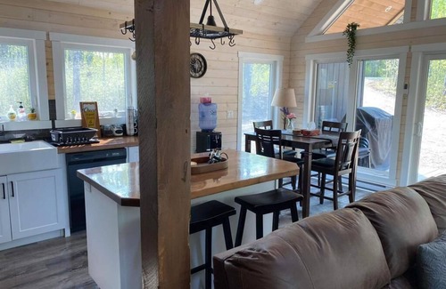 Wasagaming Cabin | Newly built luxurious cabin with hot tub, jacuzzi and bbq grill and fire-pit!
