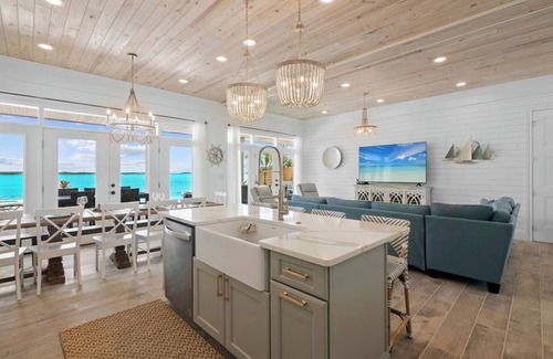 Calvin Hill Villa | Newly Built luxurious 5Bed 5Bath Beach Front Villa w/infinity pool