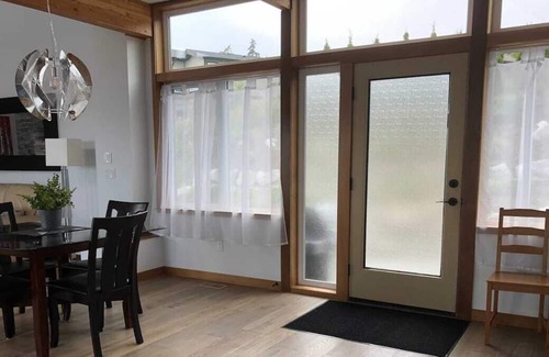 West Sechelt House | Newly Built Luxury home with Water View!