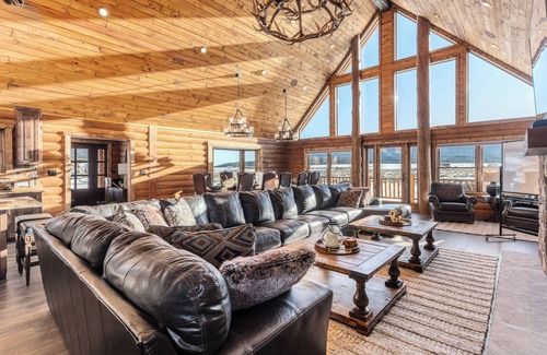 Twin Lakes House | Newly Built Luxury Log Home