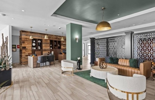 Greenway Plaza-Upper Kirby Apartment | NEWLY BUILT Luxury Studio & Amenities @ Levy Park
