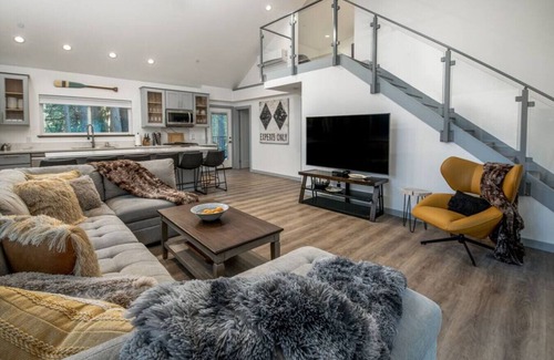 Alta Condo | Newly Built Luxury Villa in the Sierra Mountains