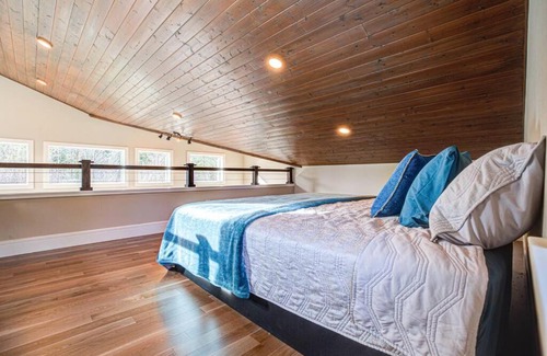 Brightwood Ski Chalet | Newly built Modern Chalet at Mt. Hood Village