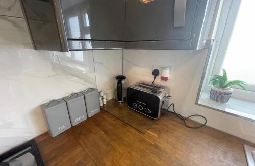 East Dunstable Apartment | Newly built modern flat with free parking close to London Luton airport and L&D hospital