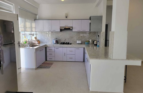 Maharagama Condo | 🇱🇰 Newly Built Modern 🏠 W/Wifi, A/C, 🚘